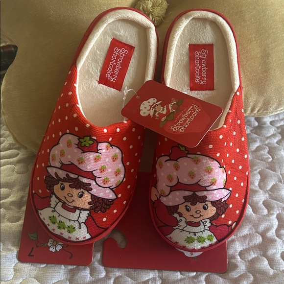 Shoes - STRAWBERRY SHORTS CAKE SLIPPERS
